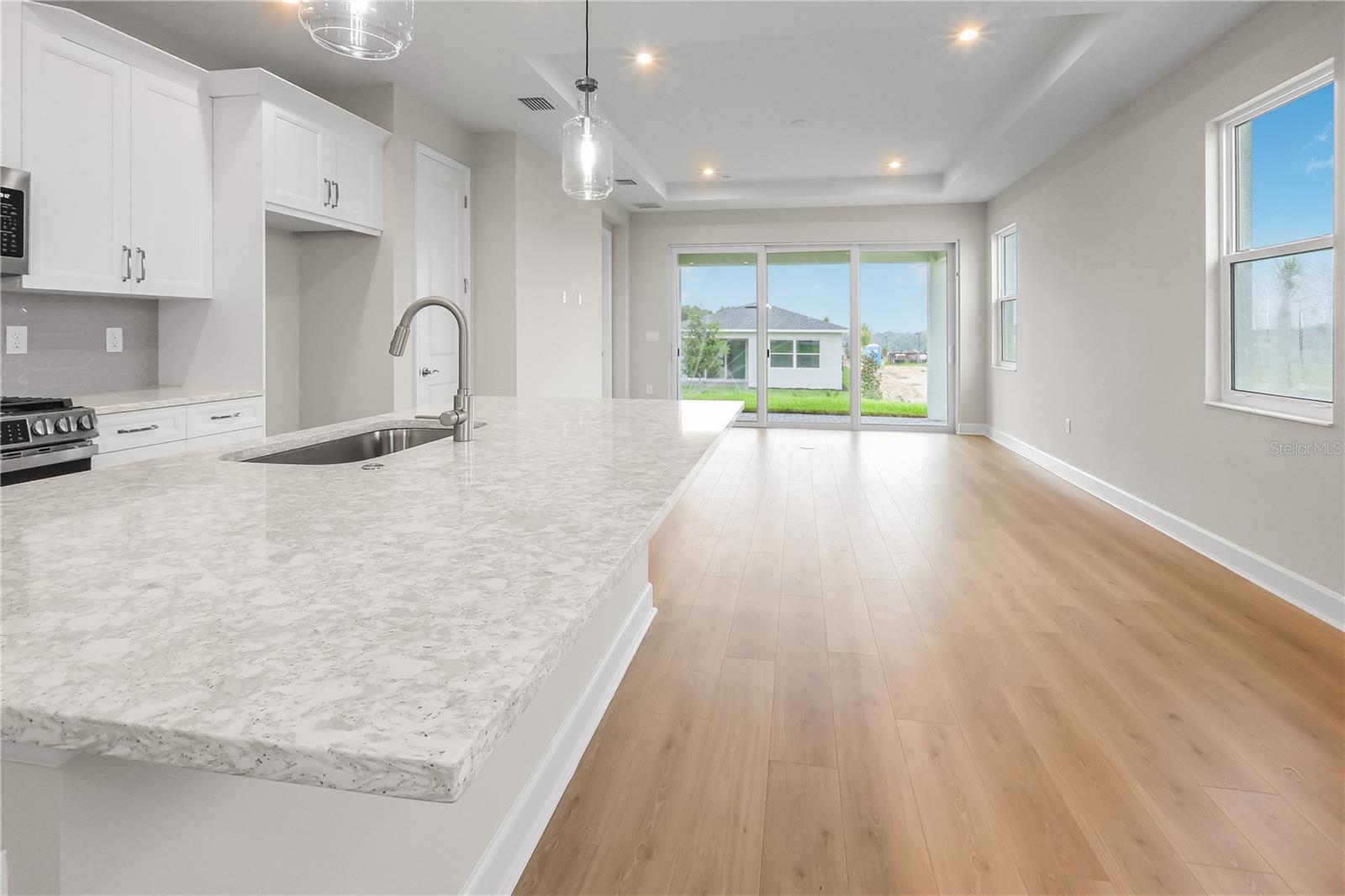 570 HAMMOCK OAKS BLVD, LADY LAKE, FL, 32159