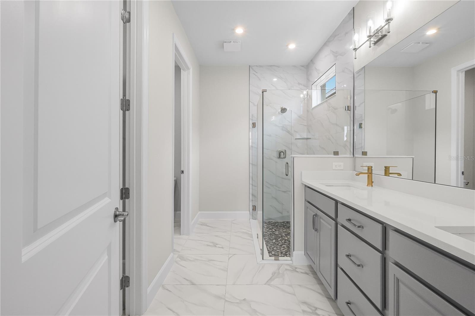 570 HAMMOCK OAKS BLVD, LADY LAKE, FL, 32159