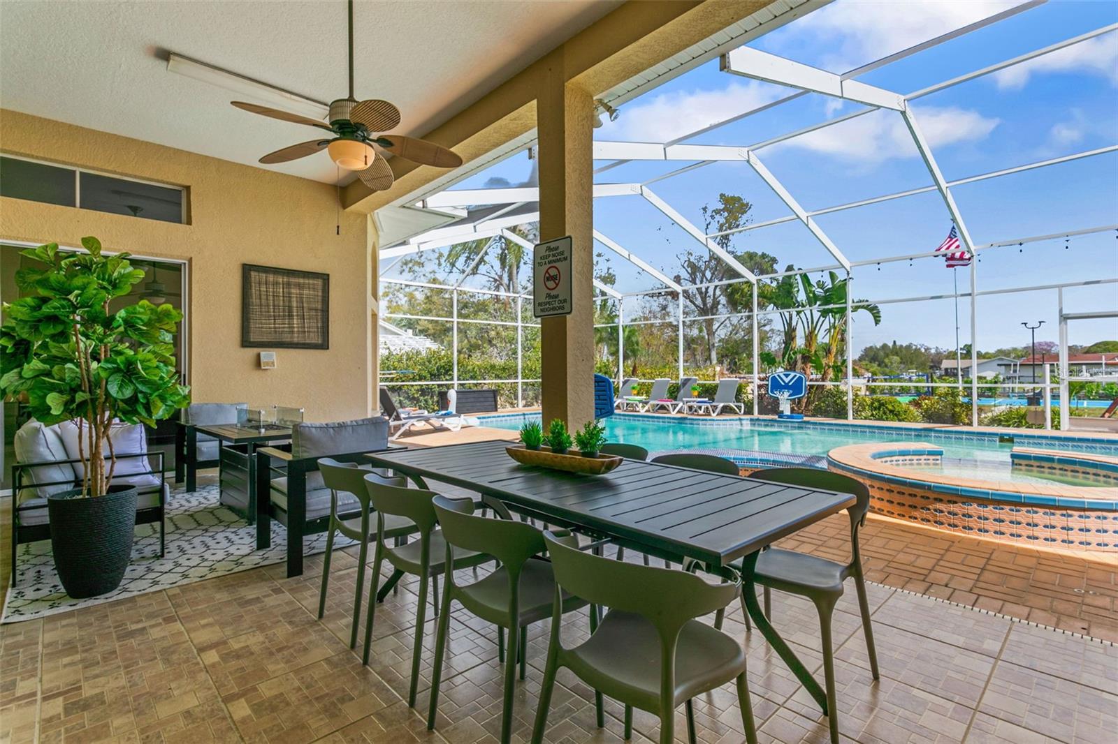4915 TROYDALE RD, TAMPA, FL, 33615