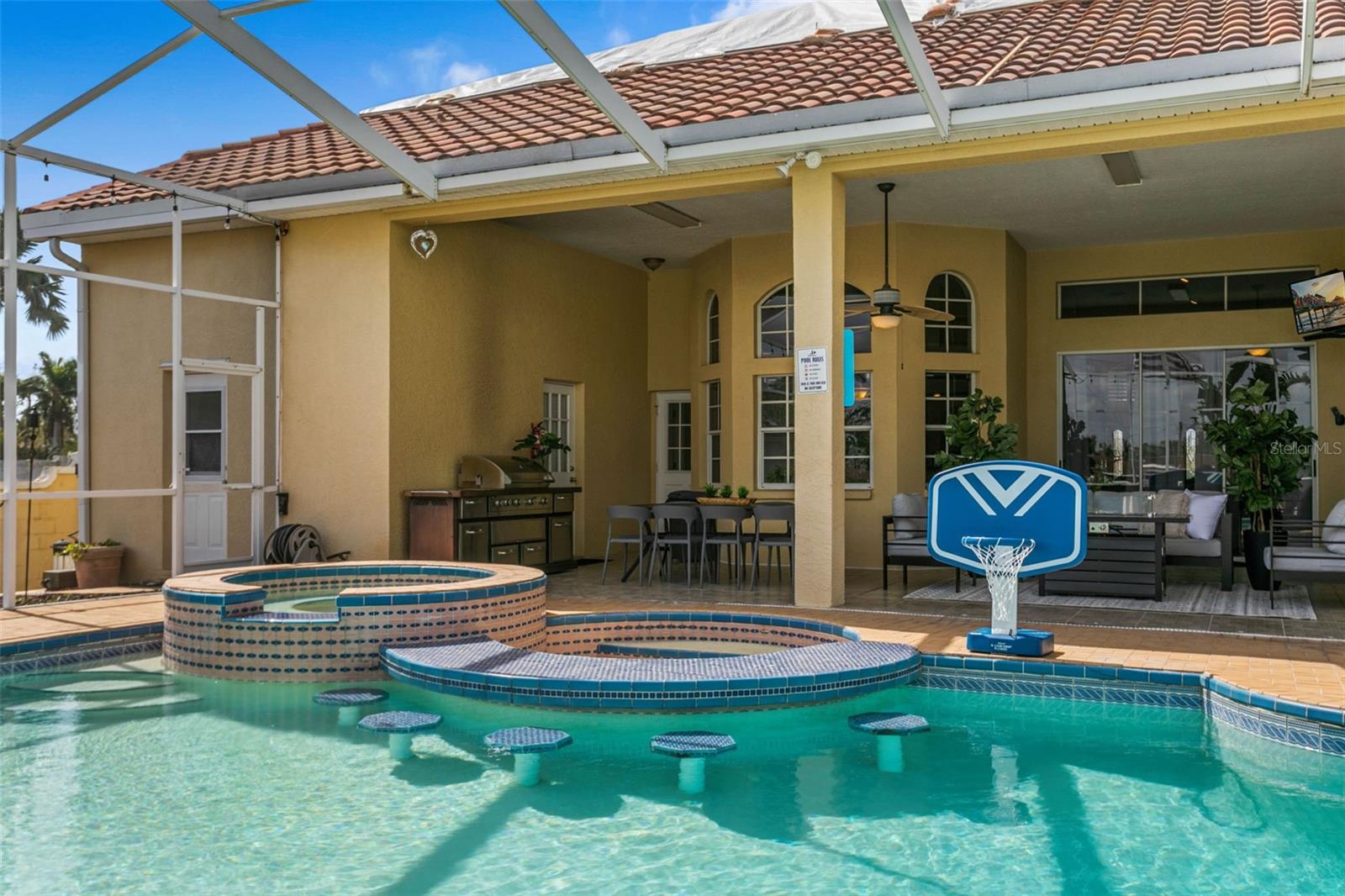 4915 TROYDALE RD, TAMPA, FL, 33615