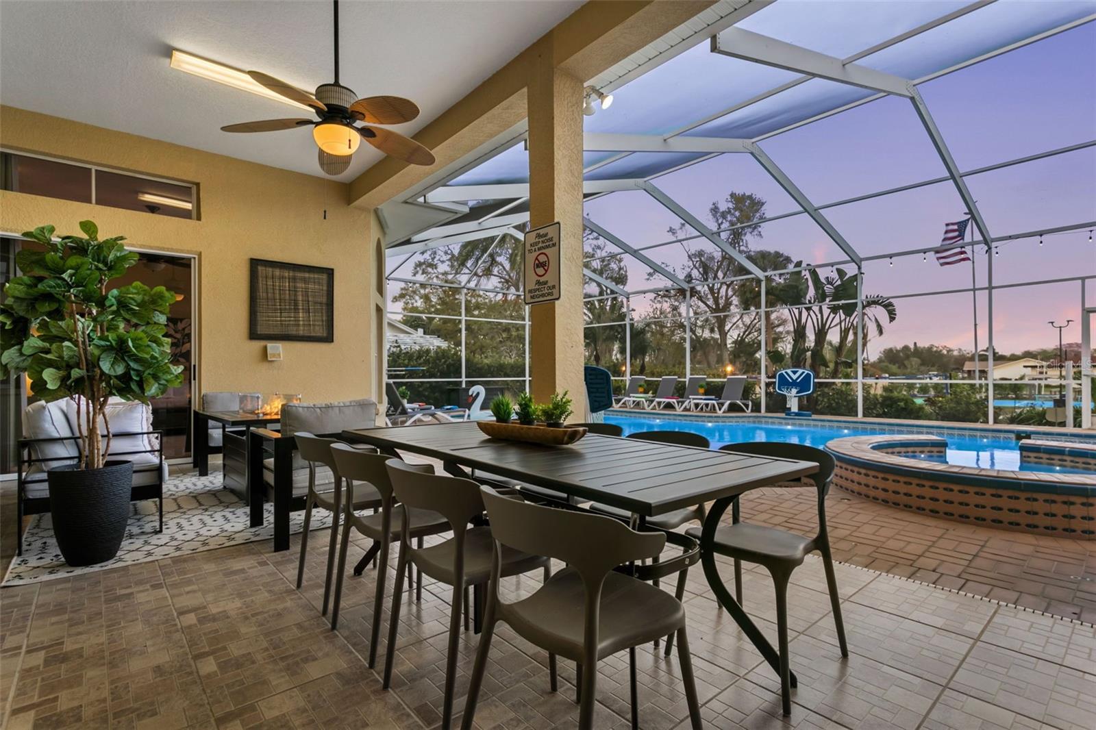 4915 TROYDALE RD, TAMPA, FL, 33615