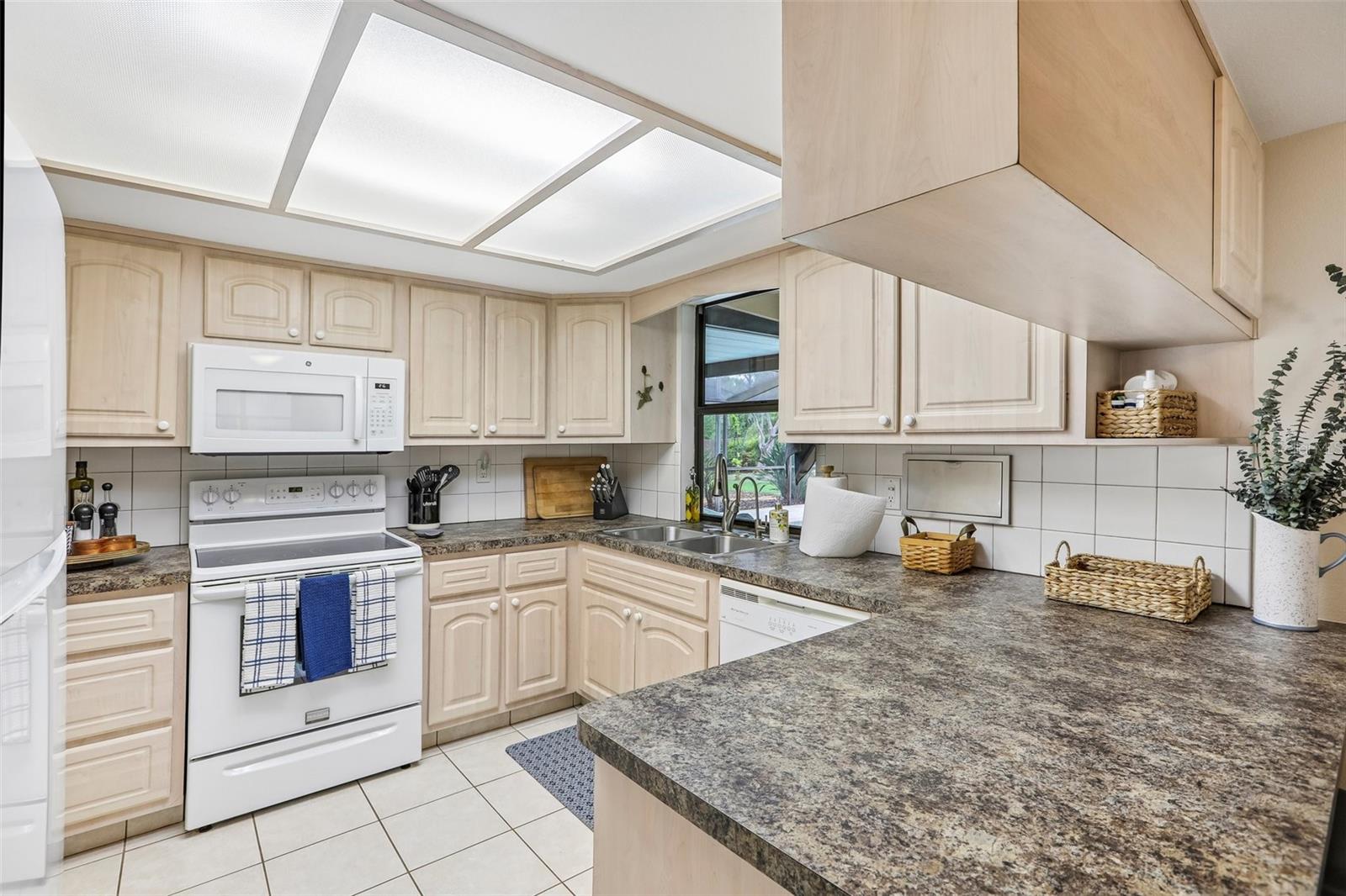 7809 PINEVIEW DR, ODESSA, FL, 33556