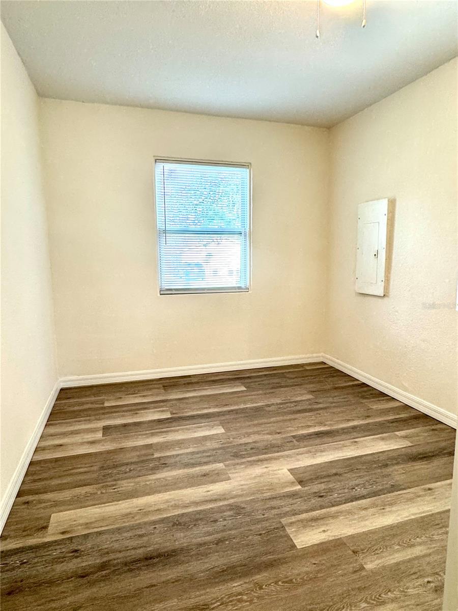 9805 N MYRTLE ST, TAMPA, FL, 33617