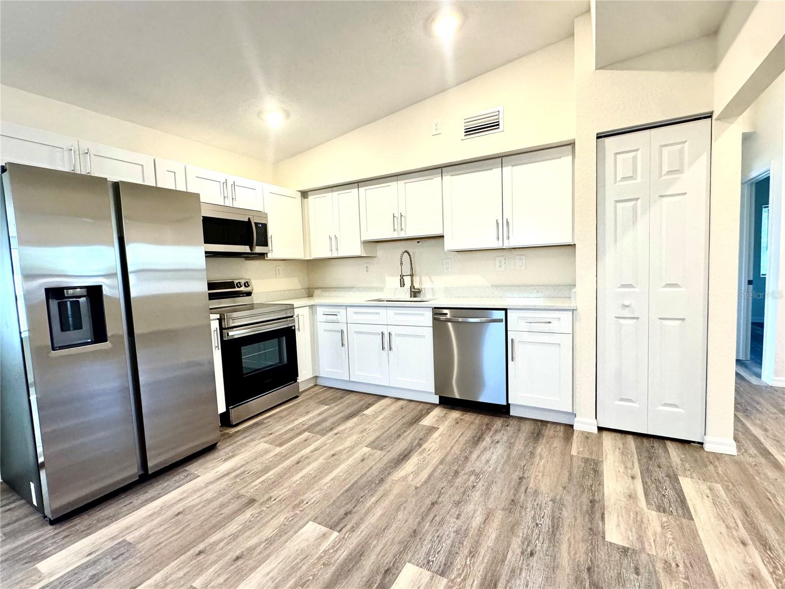 9805 N MYRTLE ST, TAMPA, FL, 33617