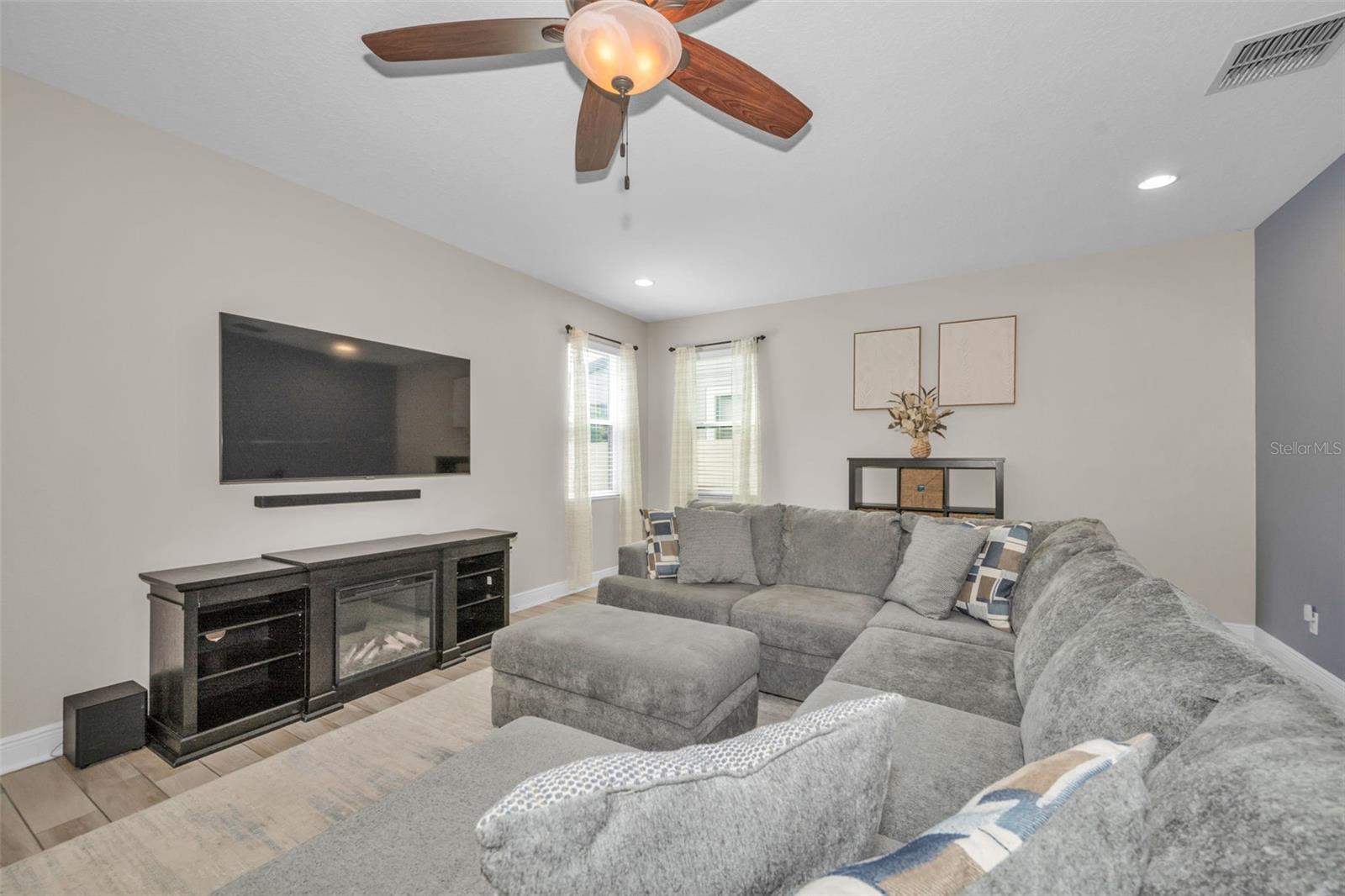 10764 PLEASANT KNOLL DR, TAMPA, FL, 33647