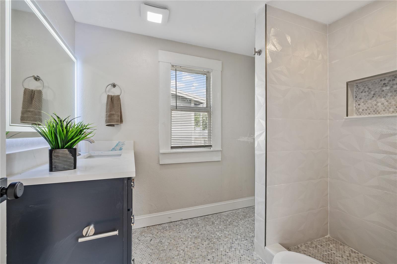 2506 1/2 E COLUMBUS DR, TAMPA, FL, 33605