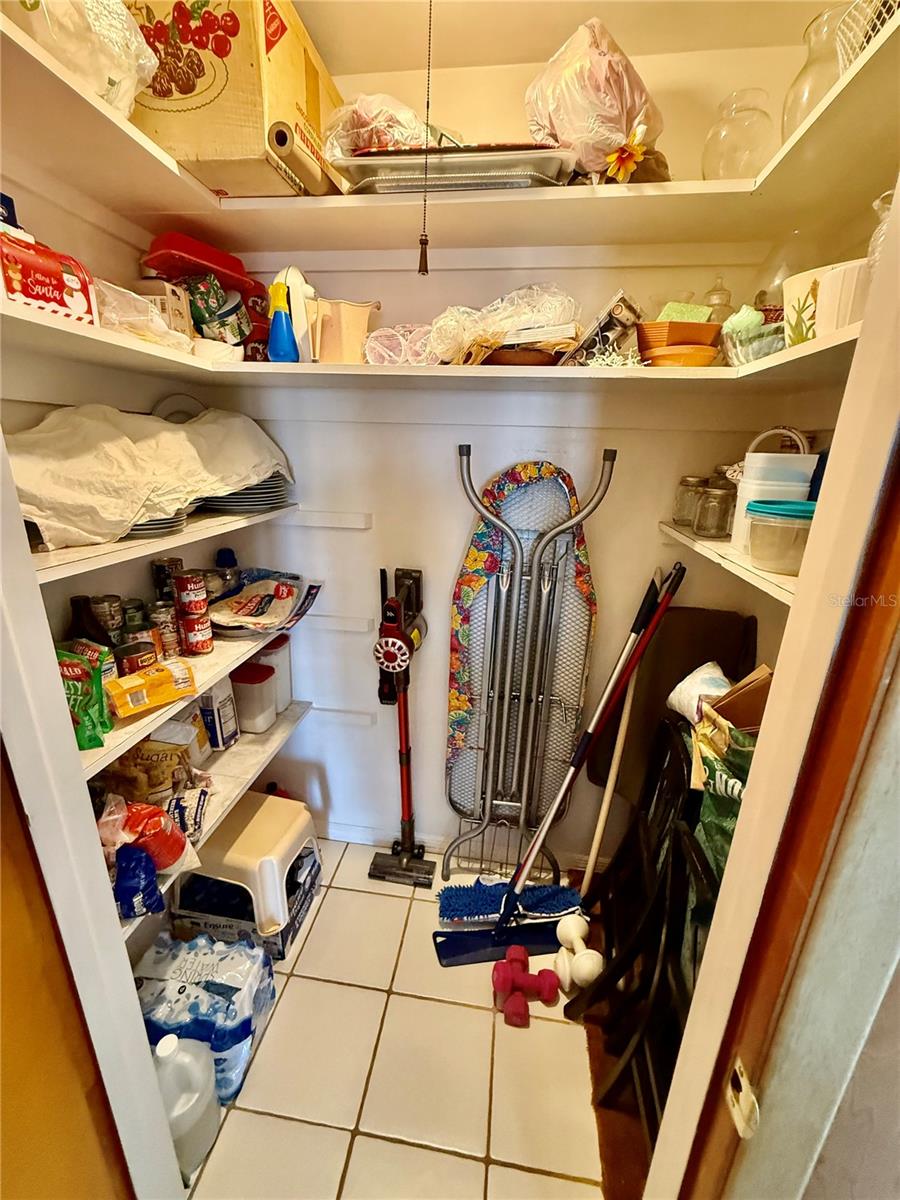 1853 PARADISE LN, CLEARWATER, FL, 33756