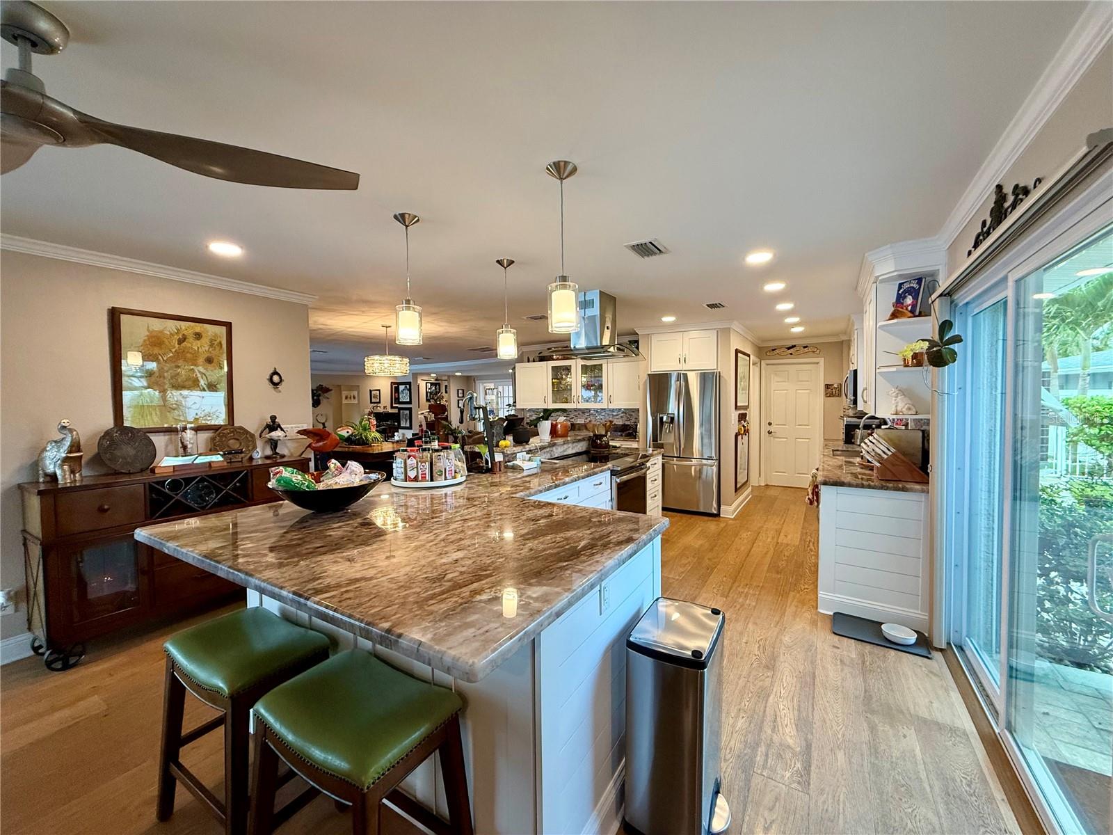 454 1ST ST W, TIERRA VERDE, FL, 33715