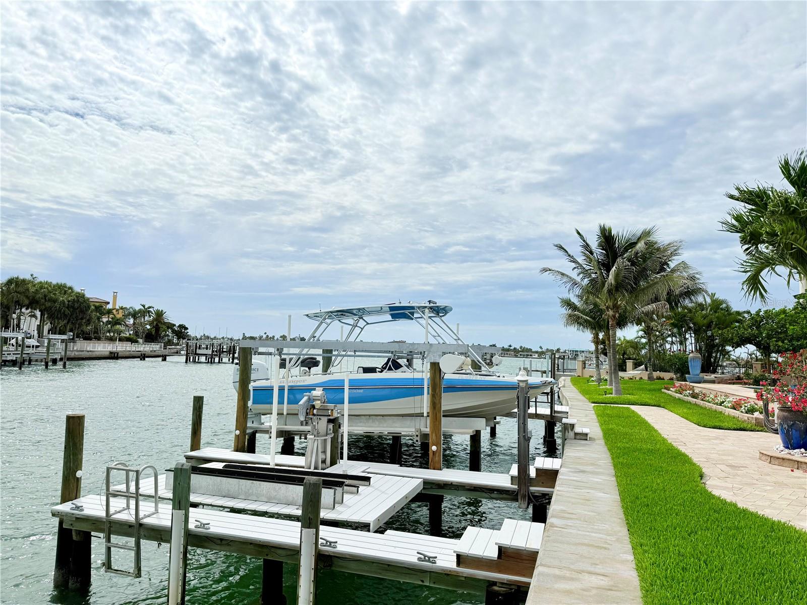 454 1ST ST W, TIERRA VERDE, FL, 33715