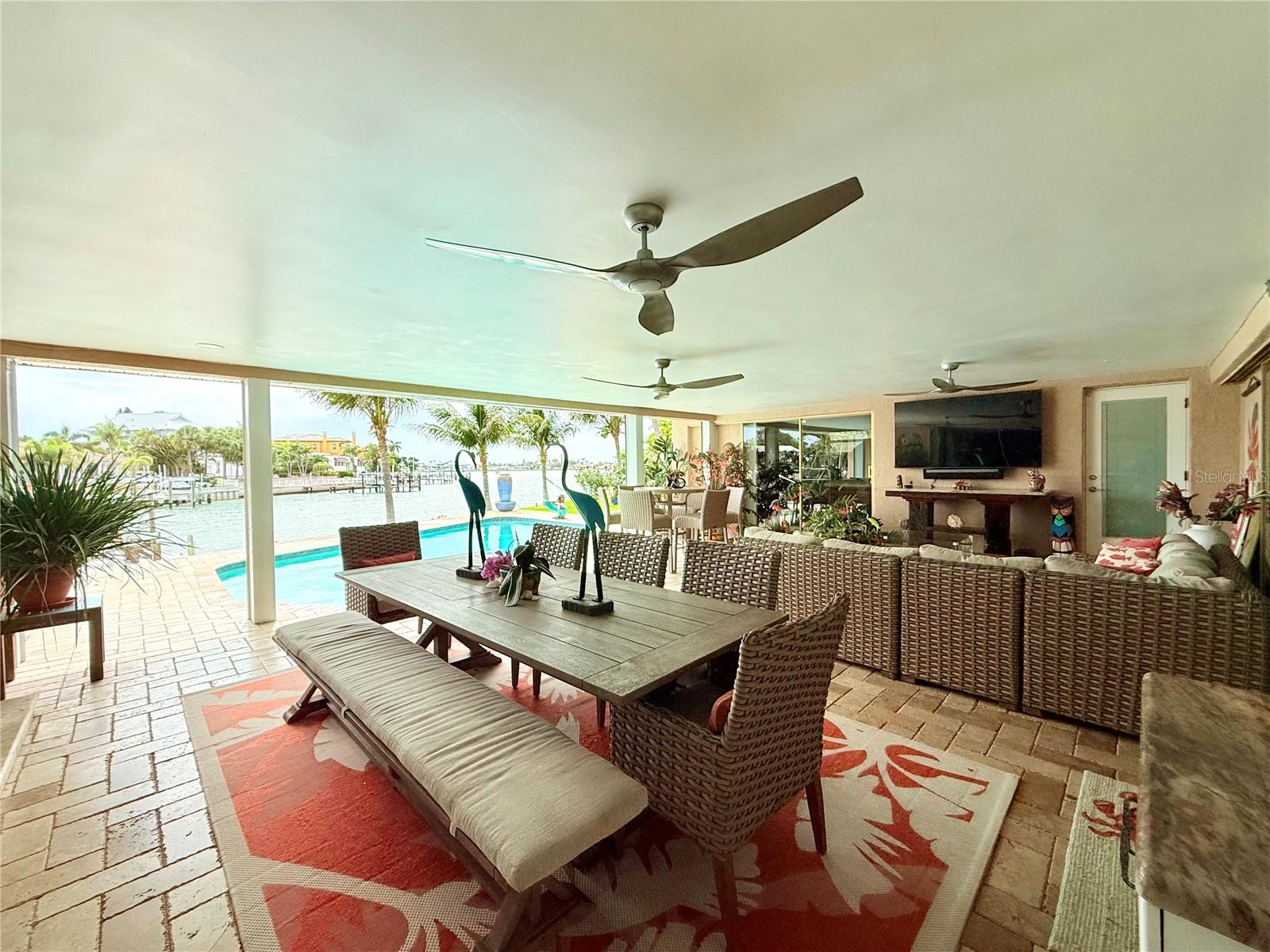 454 1ST ST W, TIERRA VERDE, FL, 33715