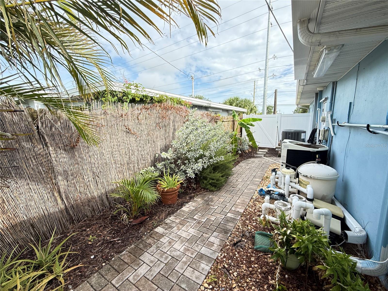 2100 8TH AVE SW, LARGO, FL, 33770