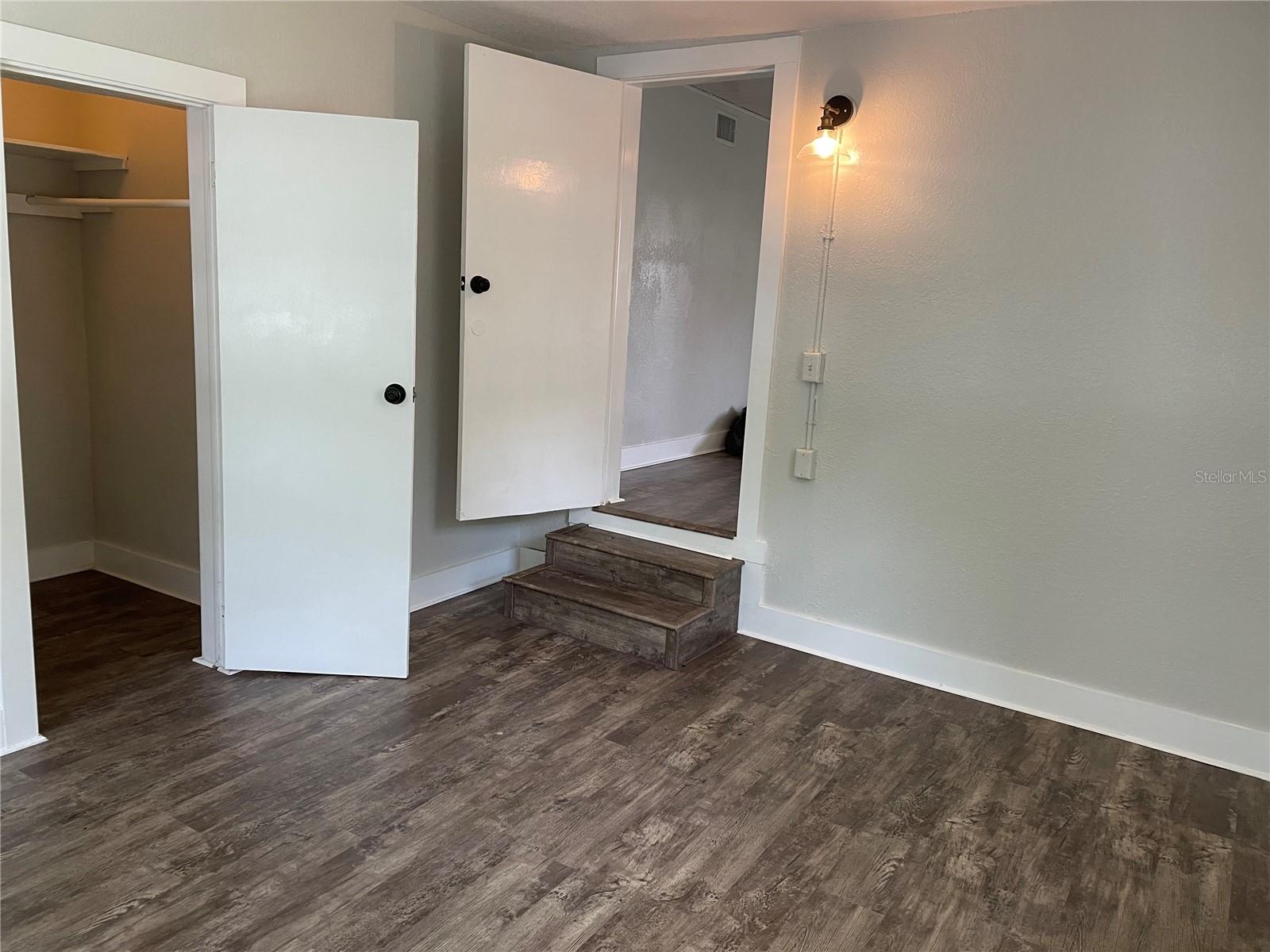 1517 E ELLICOTT ST, TAMPA, FL, 33610