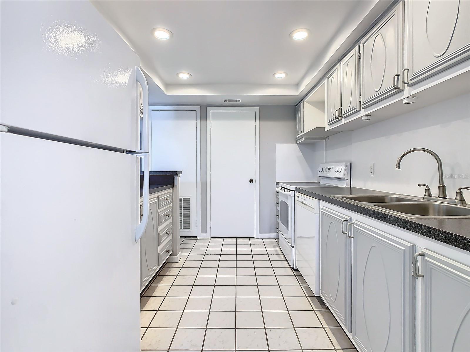 1130 N LAKE PARKER AVE #A302, LAKELAND, FL, 33805