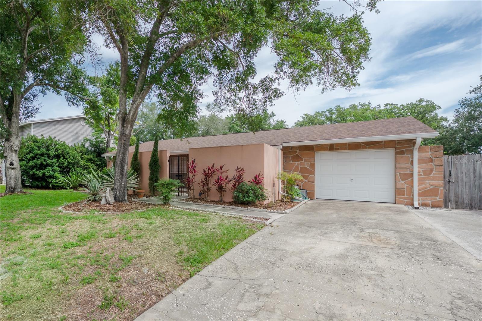 8235 VASSAR CIR, TAMPA, FL, 33634