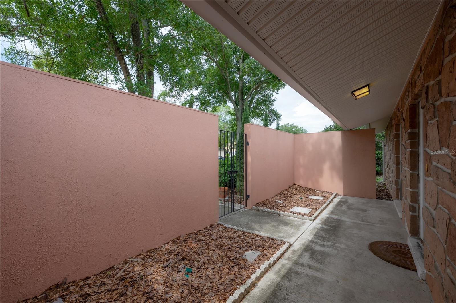 8235 VASSAR CIR, TAMPA, FL, 33634