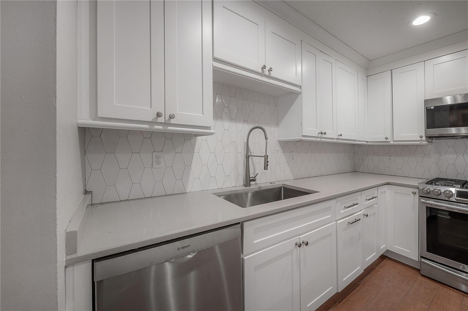 8235 VASSAR CIR, TAMPA, FL, 33634