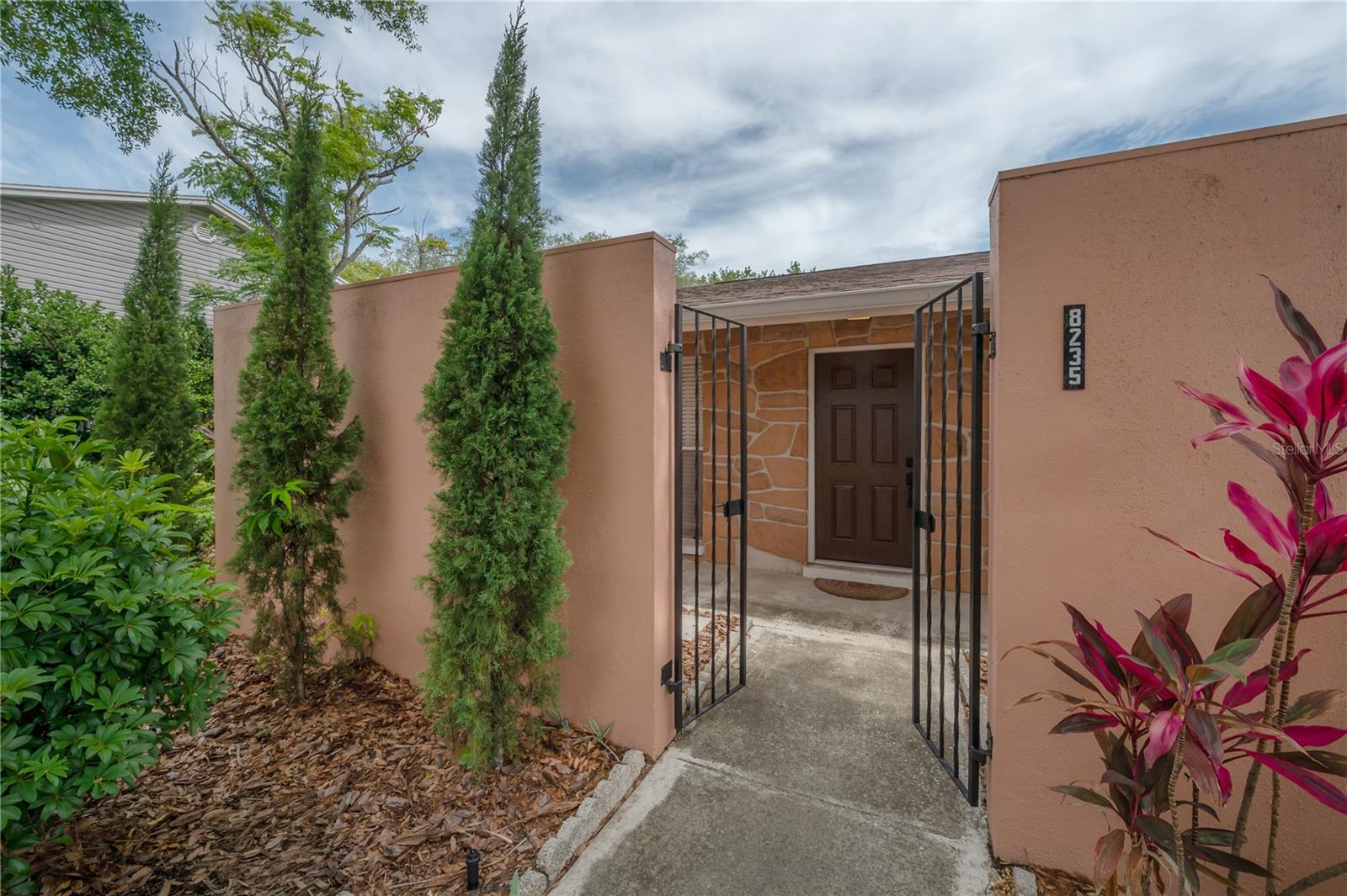 8235 VASSAR CIR, TAMPA, FL, 33634