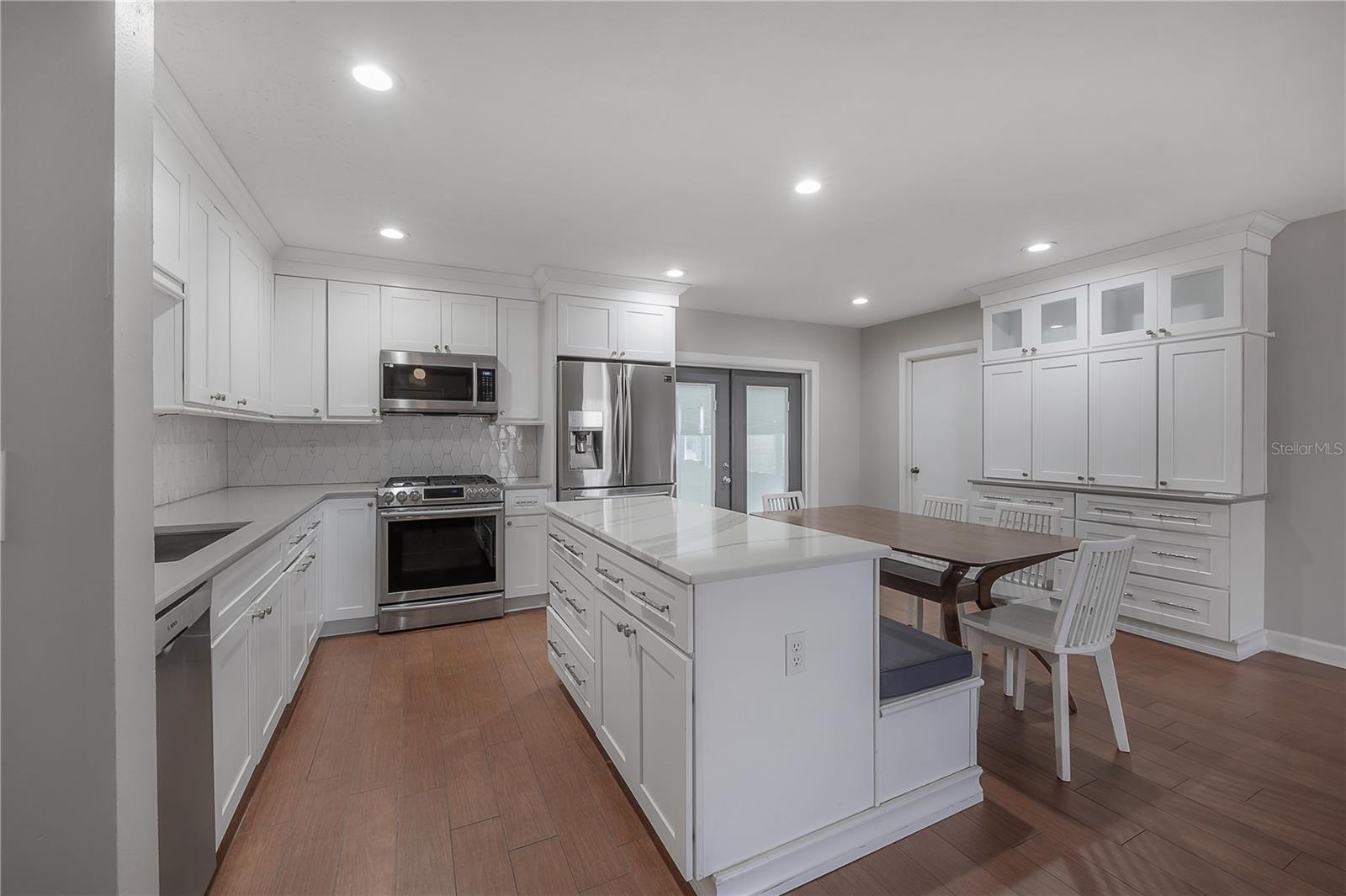 8235 VASSAR CIR, TAMPA, FL, 33634