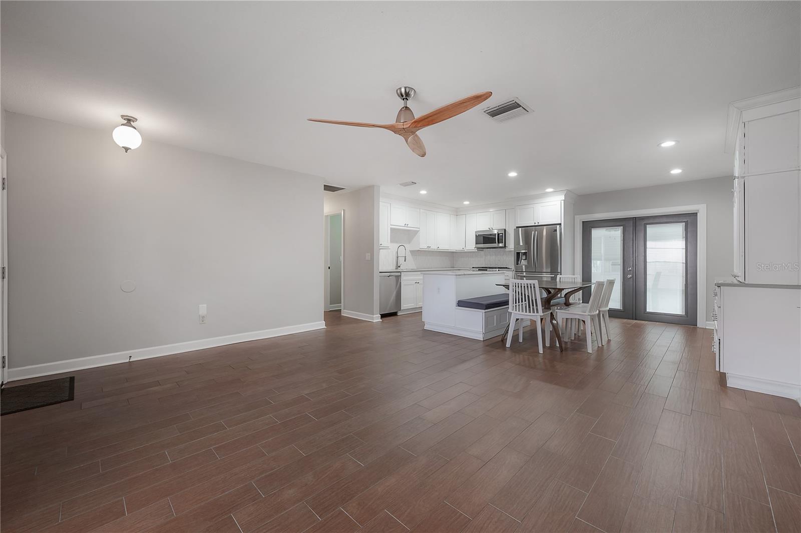 8235 VASSAR CIR, TAMPA, FL, 33634