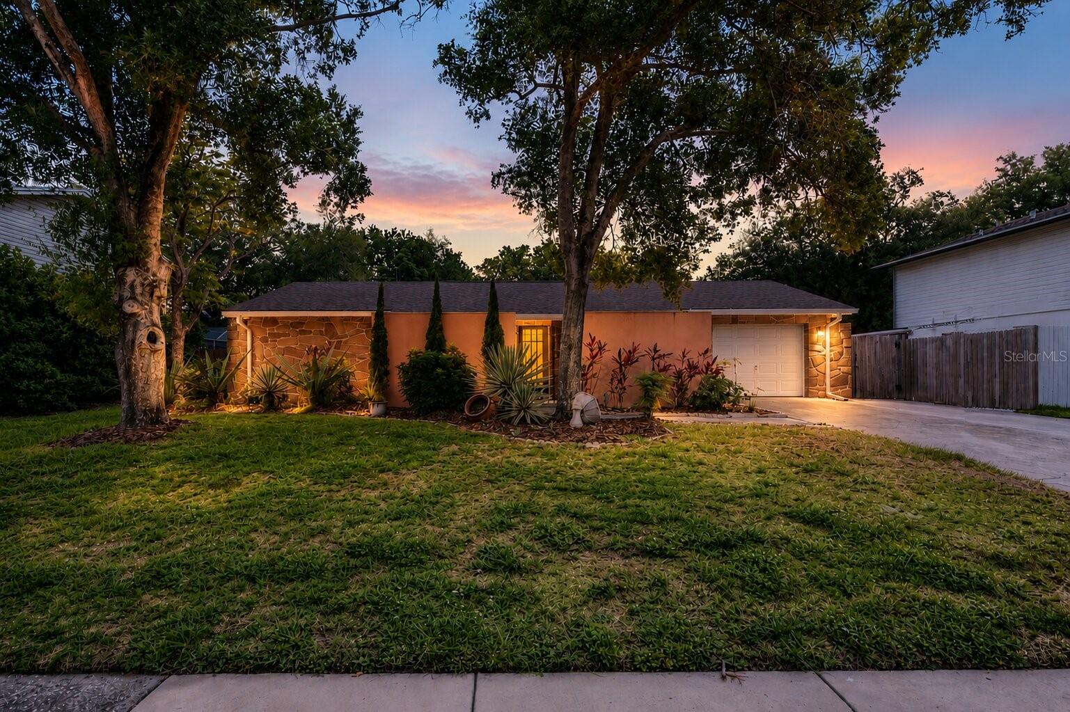 8235 VASSAR CIR, TAMPA, FL, 33634