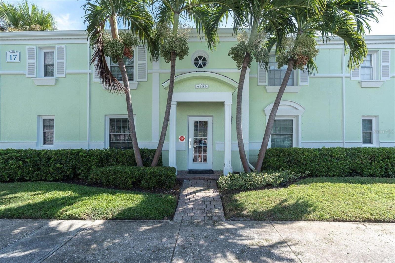 4858 COQUINA KEY DR SE #D, ST PETERSBURG, FL, 33705