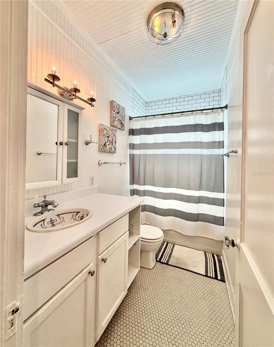 2014 JACKSON ST N #2, ST PETERSBURG, FL, 33704