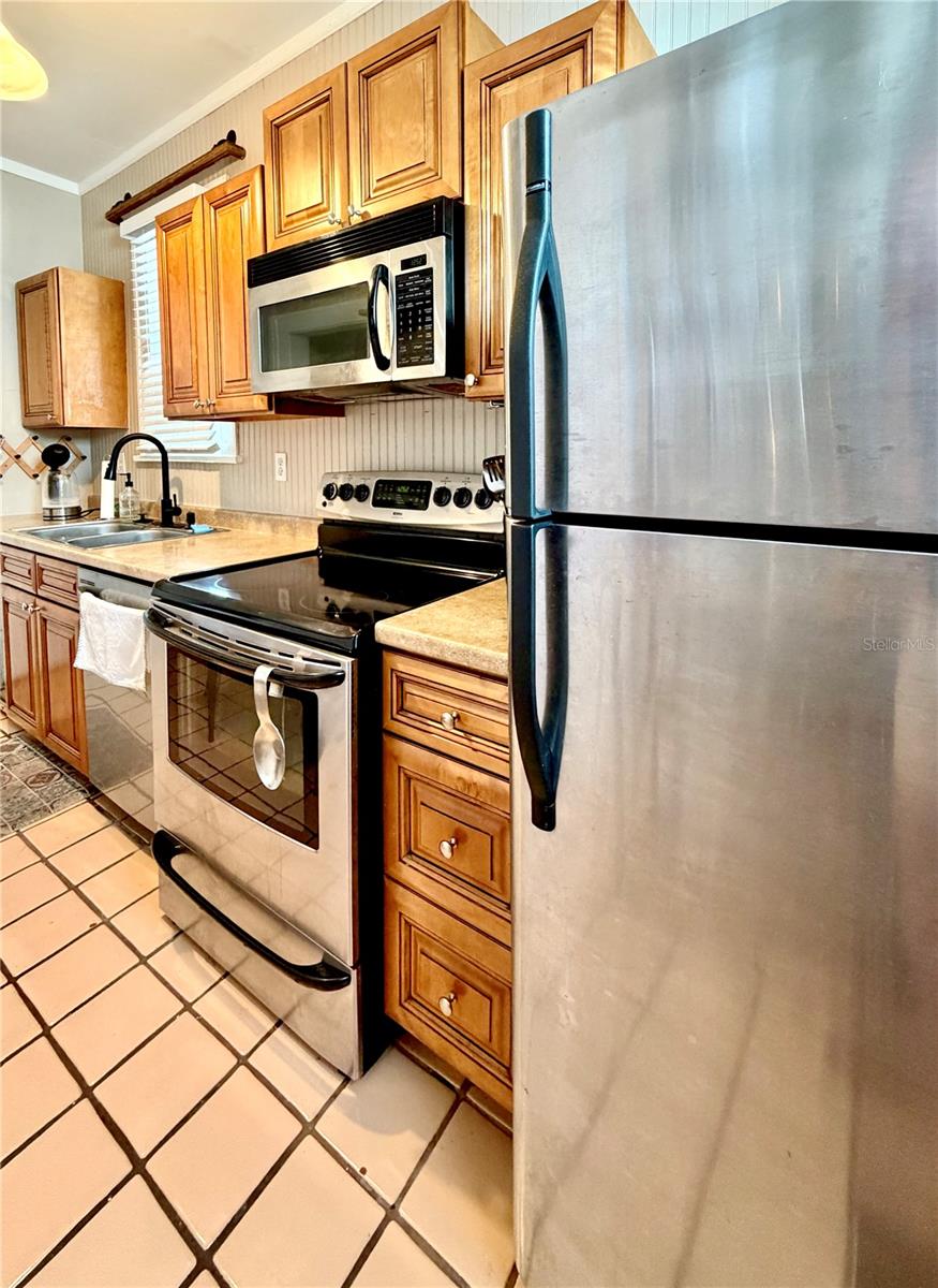 2014 JACKSON ST N #2, ST PETERSBURG, FL, 33704