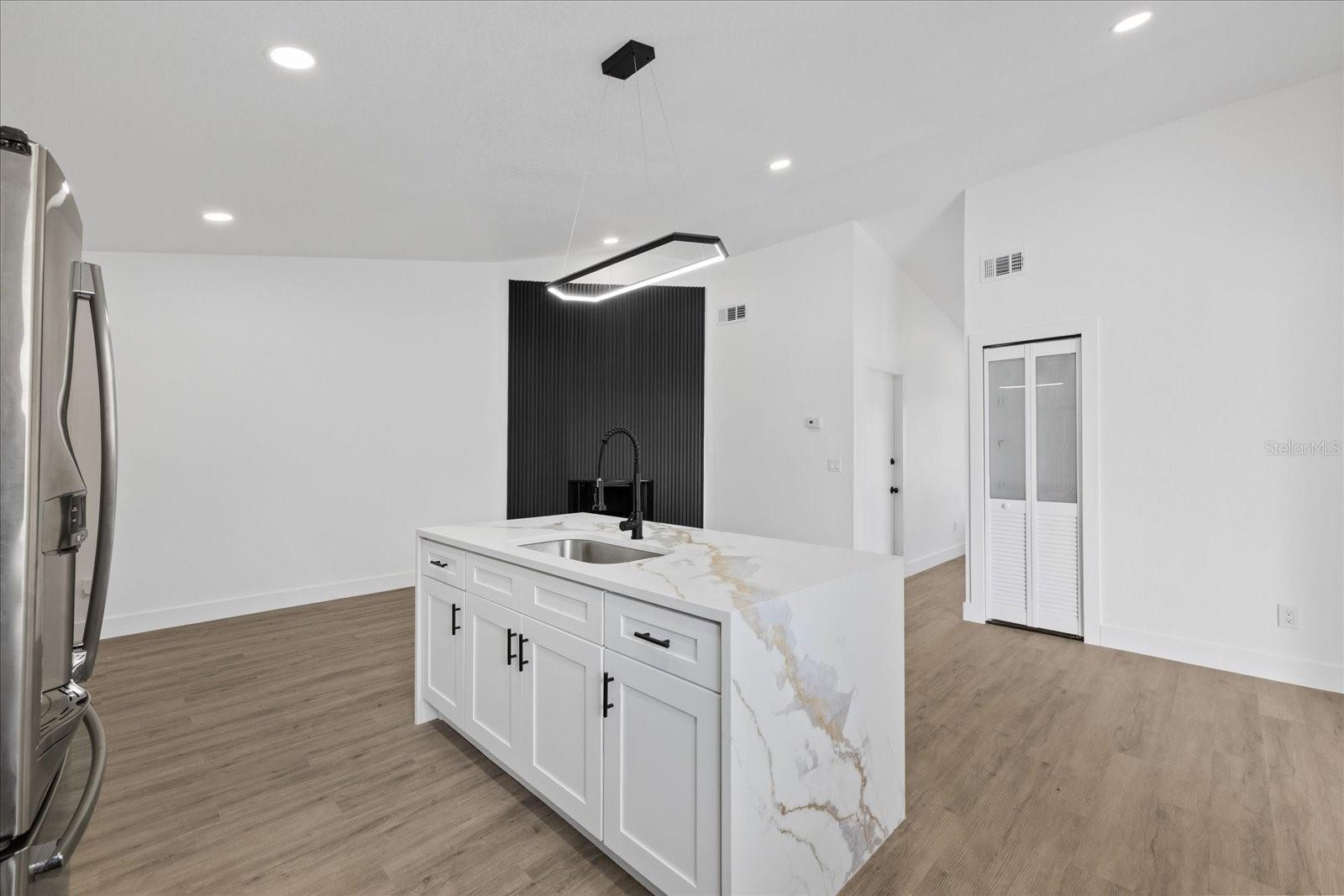 10609 OUT ISLAND DR, TAMPA, FL, 33615
