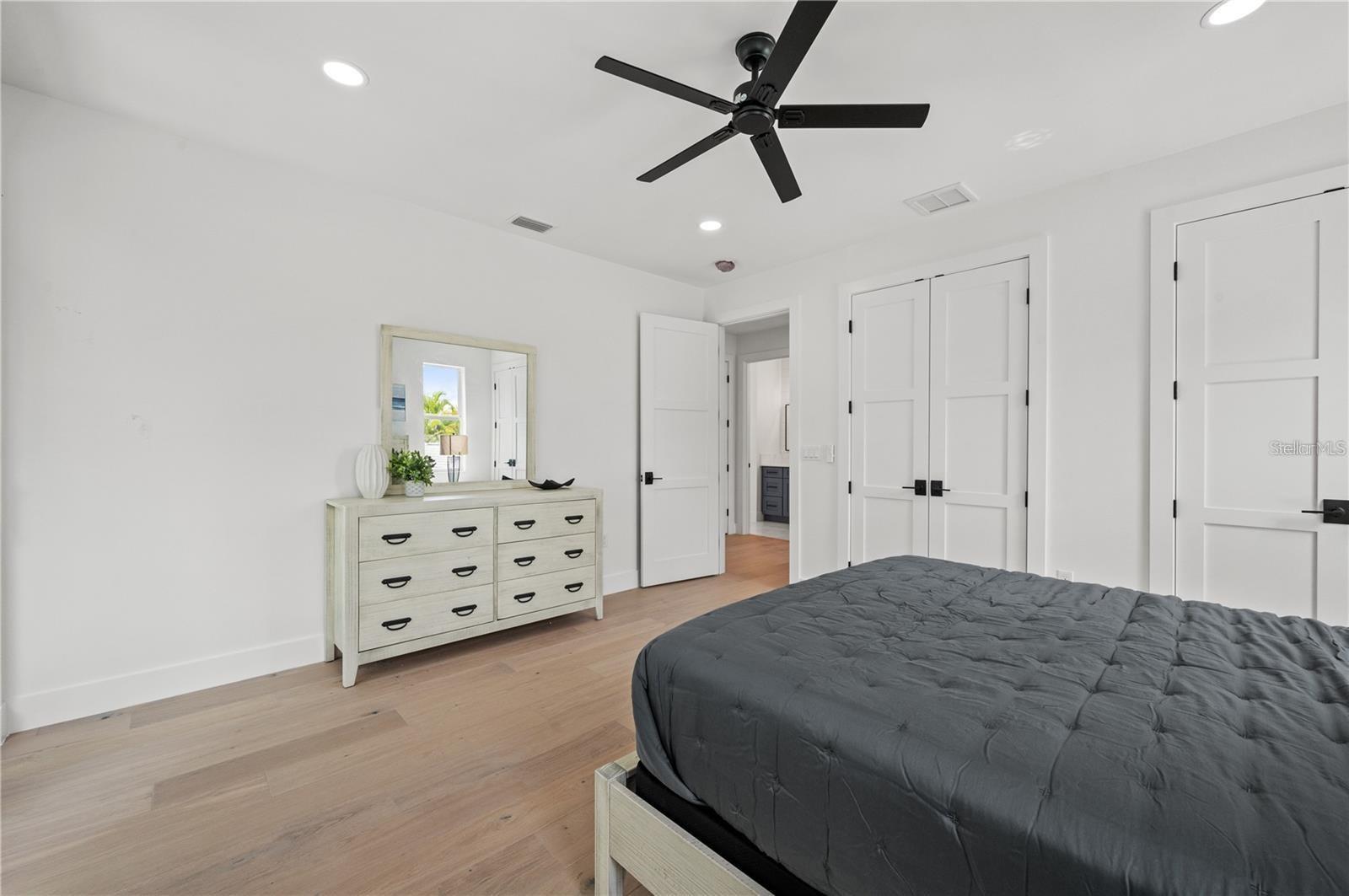 1647 SIESTA DR, SARASOTA, FL, 34239