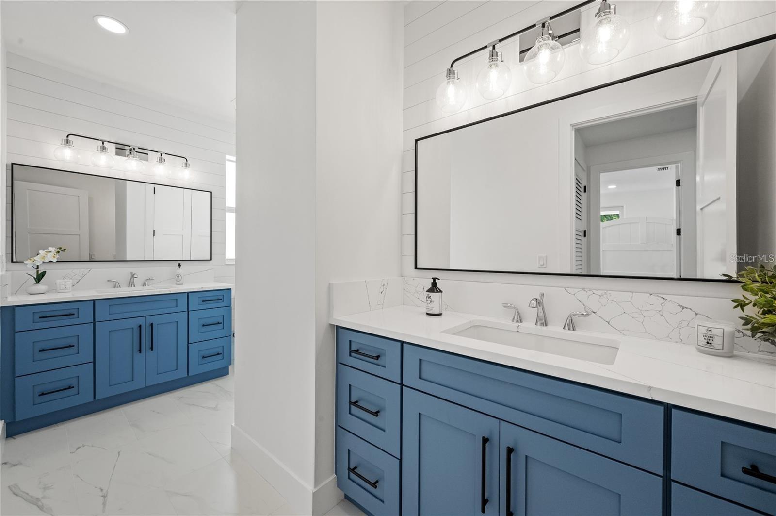 1647 SIESTA DR, SARASOTA, FL, 34239