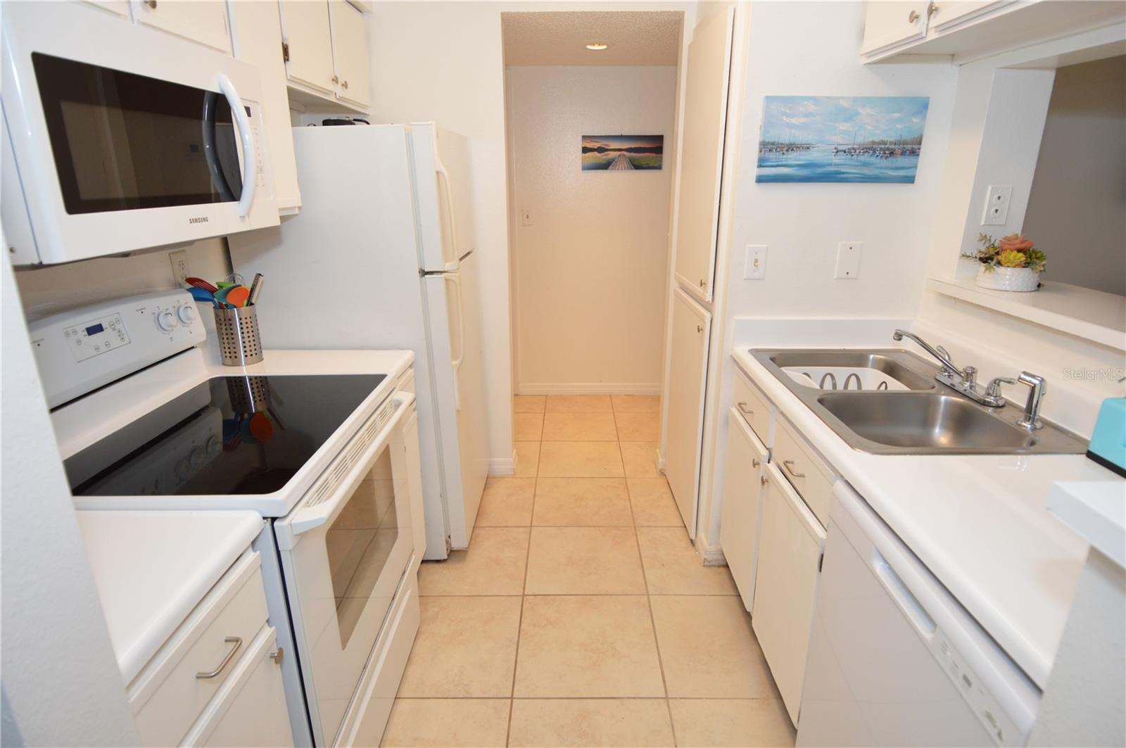 8625 MALLARD RESERVE DR #101, TAMPA, FL, 33614