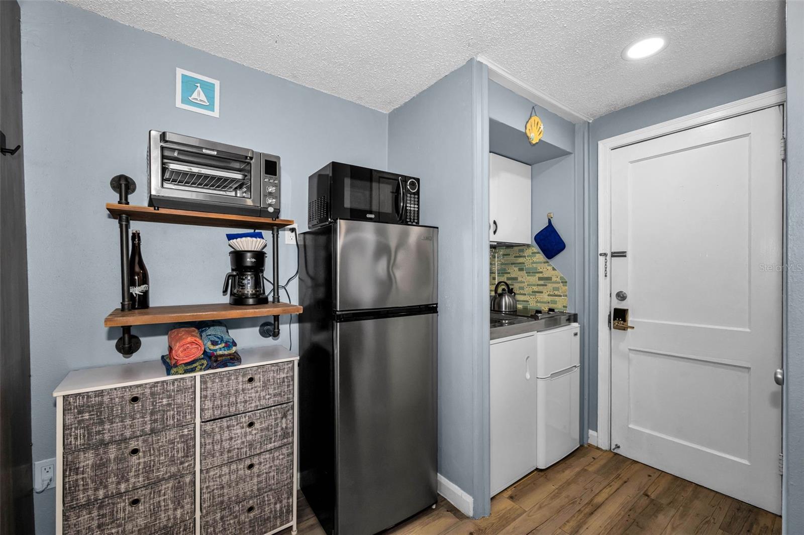 483 E SHORE DR #A4, CLEARWATER BEACH, FL, 33767