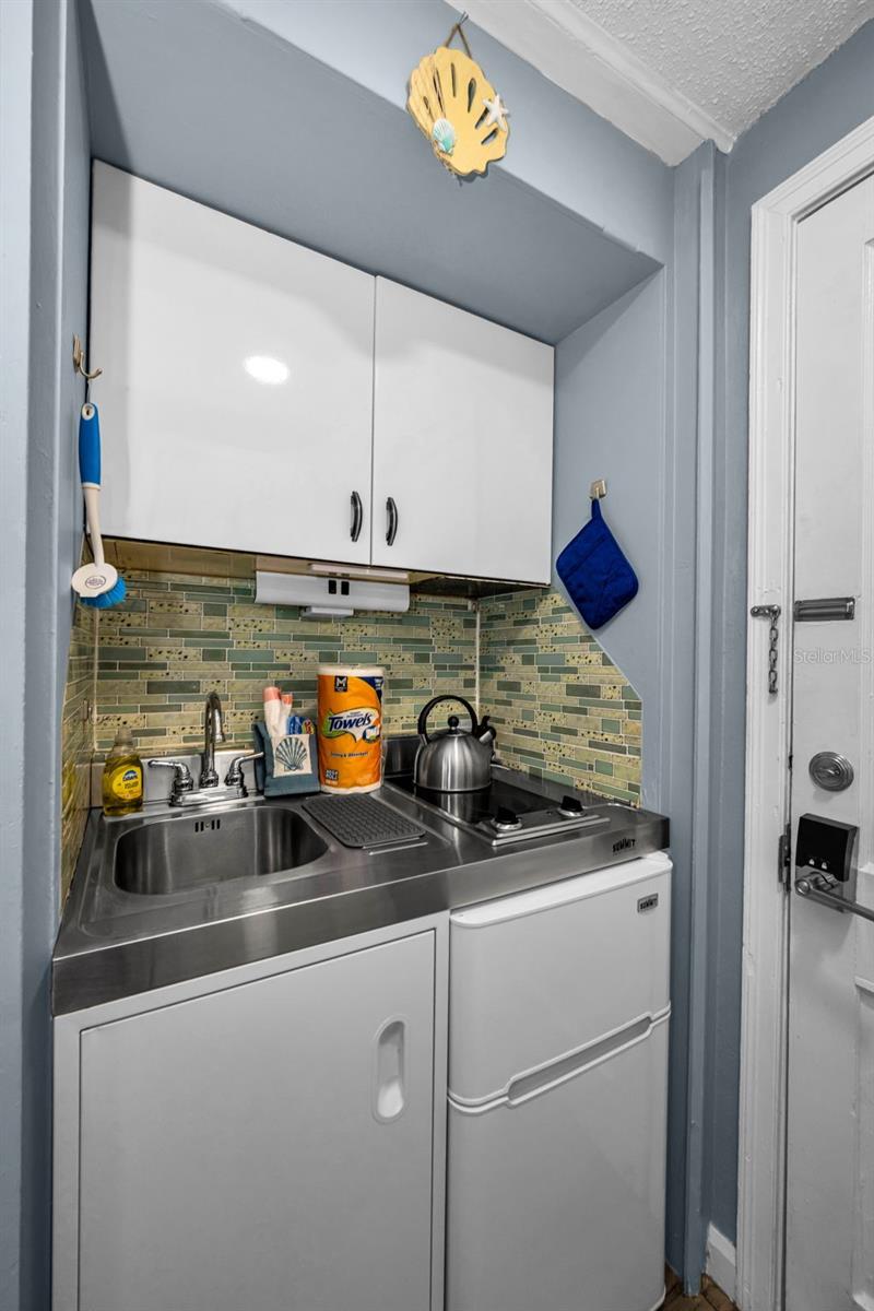 483 E SHORE DR #A4, CLEARWATER BEACH, FL, 33767