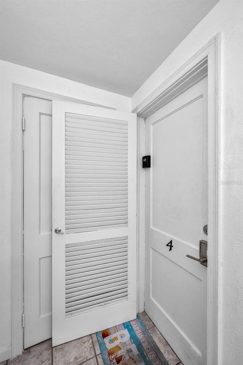 483 E SHORE DR #A4, CLEARWATER BEACH, FL, 33767