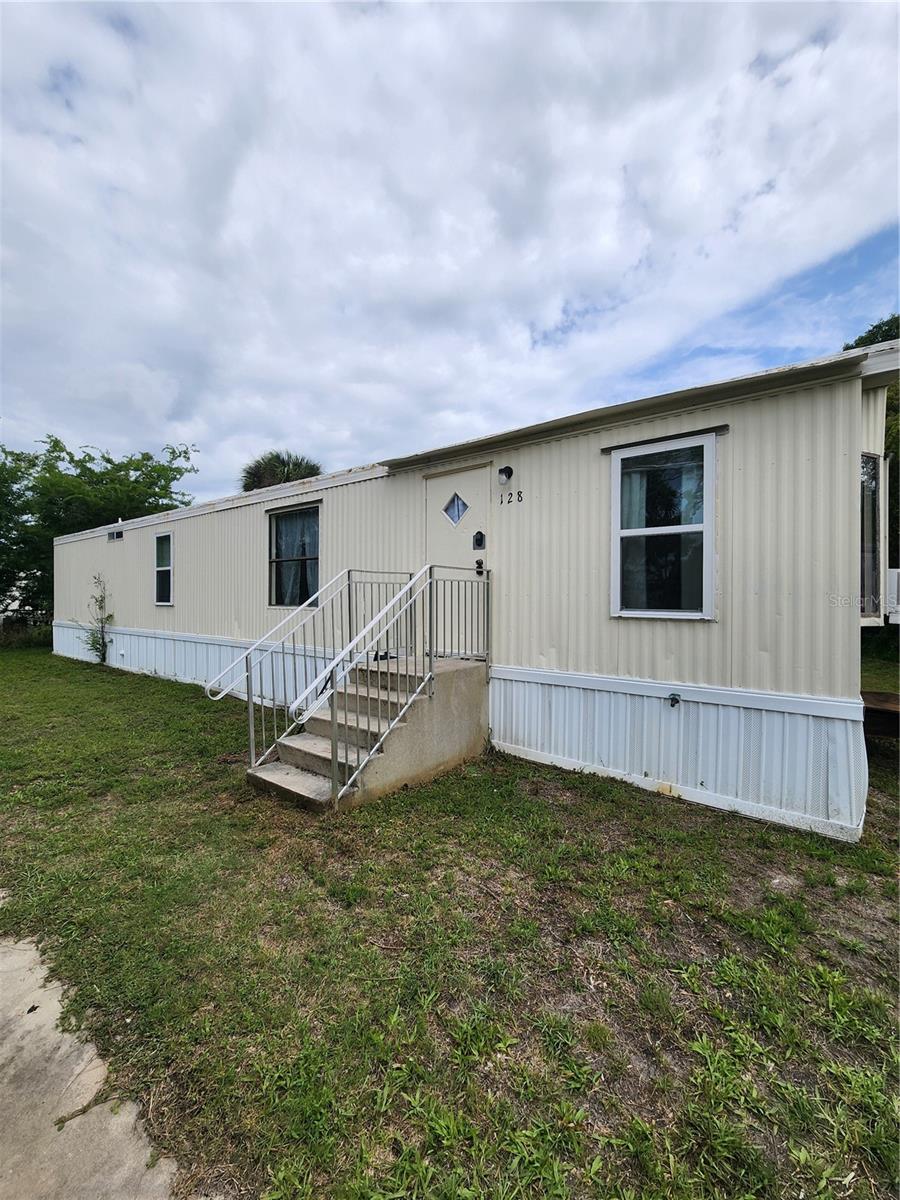 128 CENTER ST, OAK HILL, FL, 32759