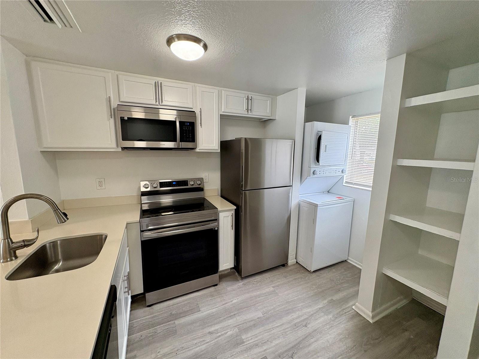 408 57TH AVENUE DR E #E, BRADENTON, FL, 34203