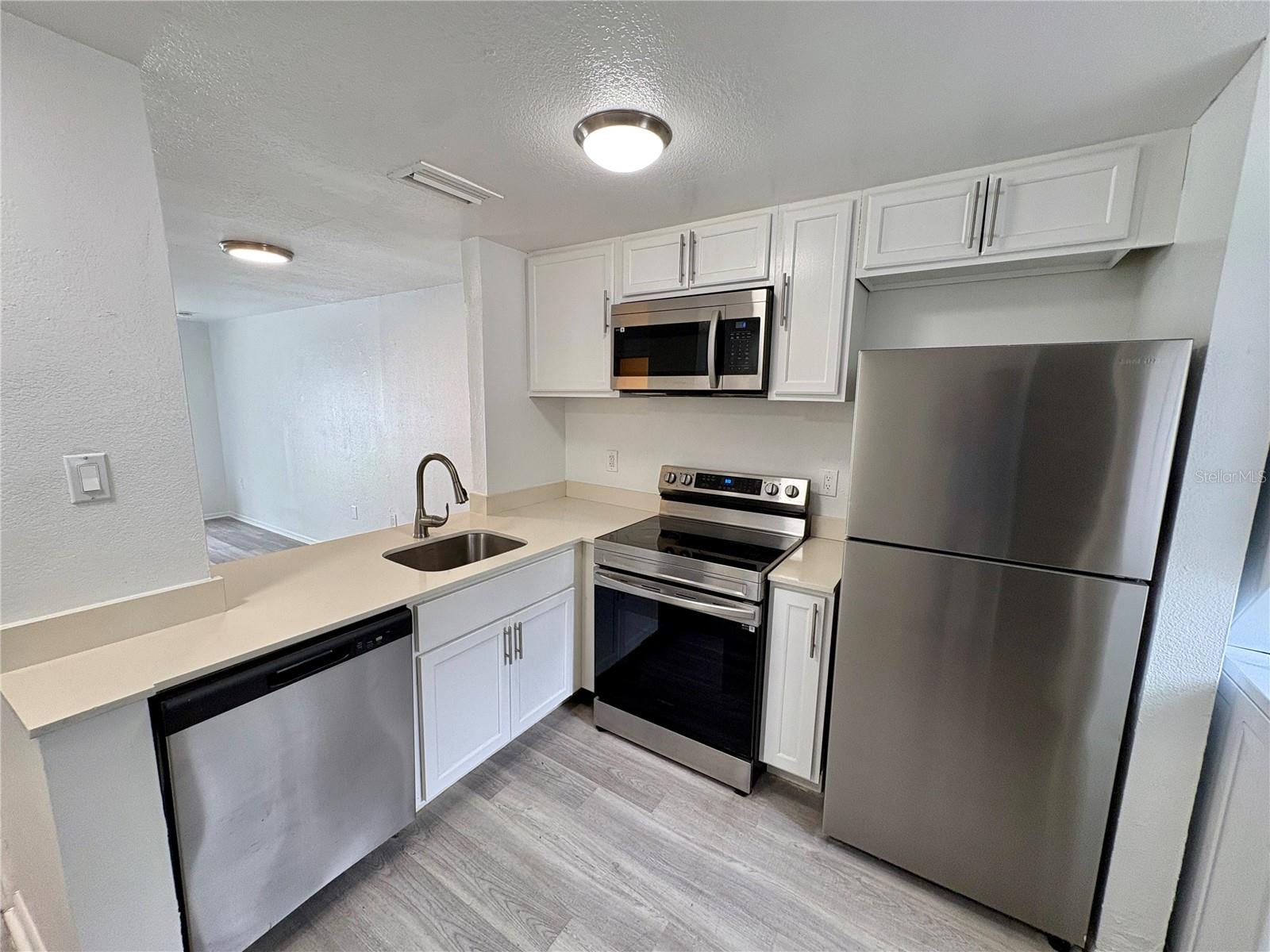 408 57TH AVENUE DR E #E, BRADENTON, FL, 34203