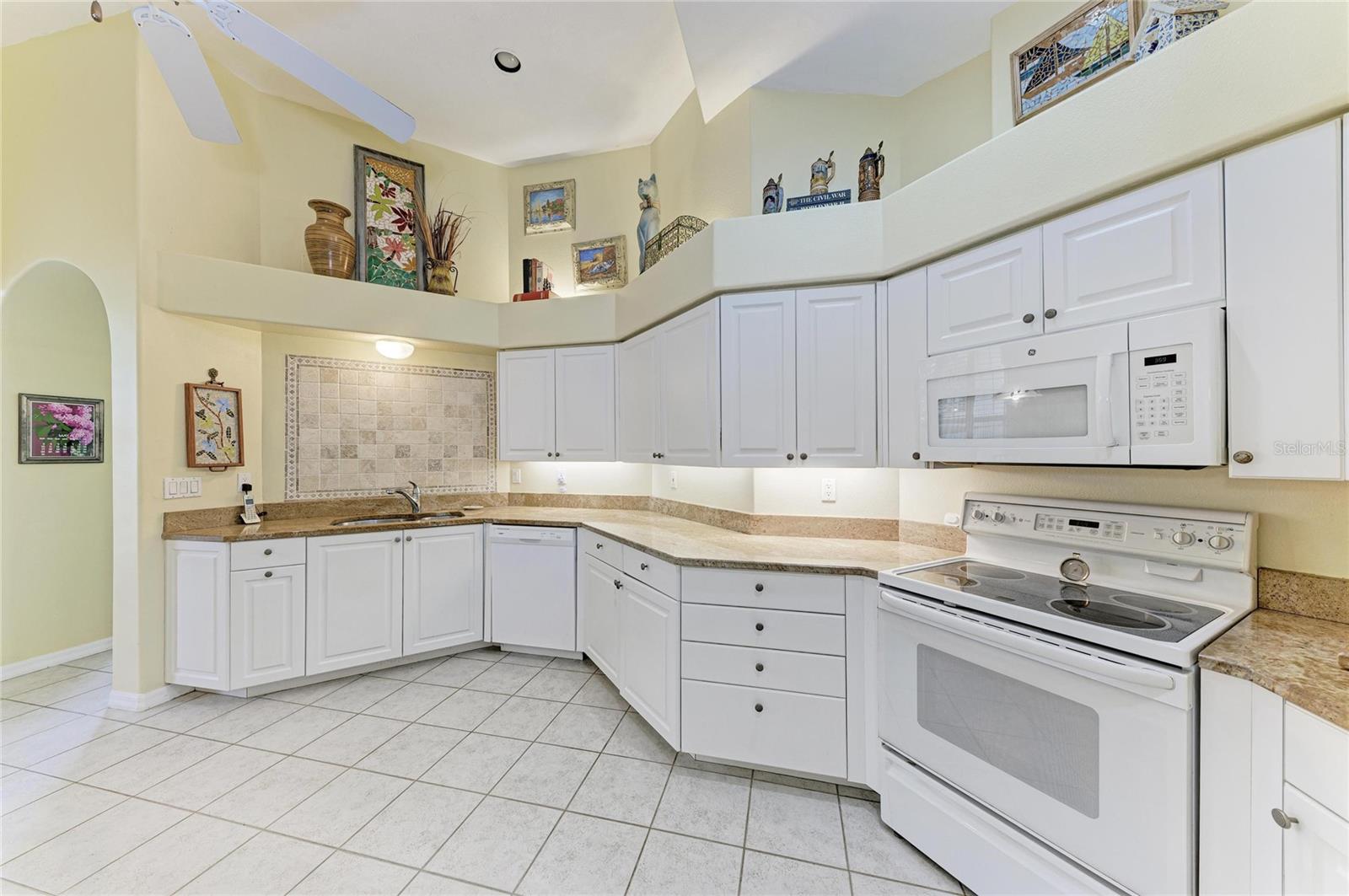 3883 ALAMANDA DR, SARASOTA, FL, 34238