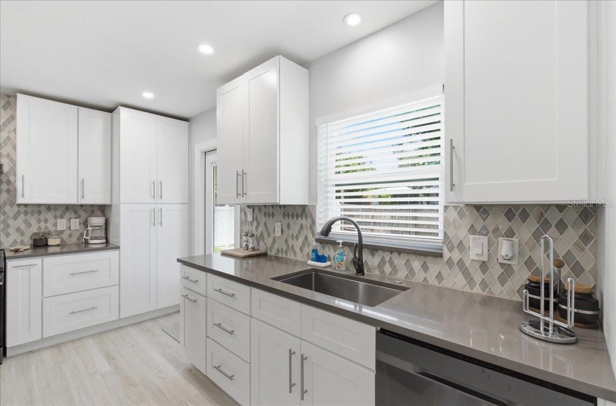 1009 CHESTER DR, CLEARWATER, FL, 33756