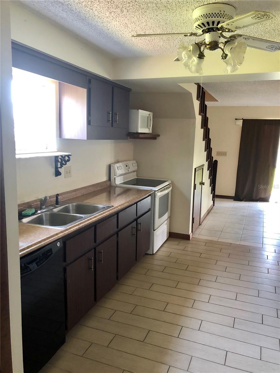 1003 DORA AVE, TAVARES, FL, 32778