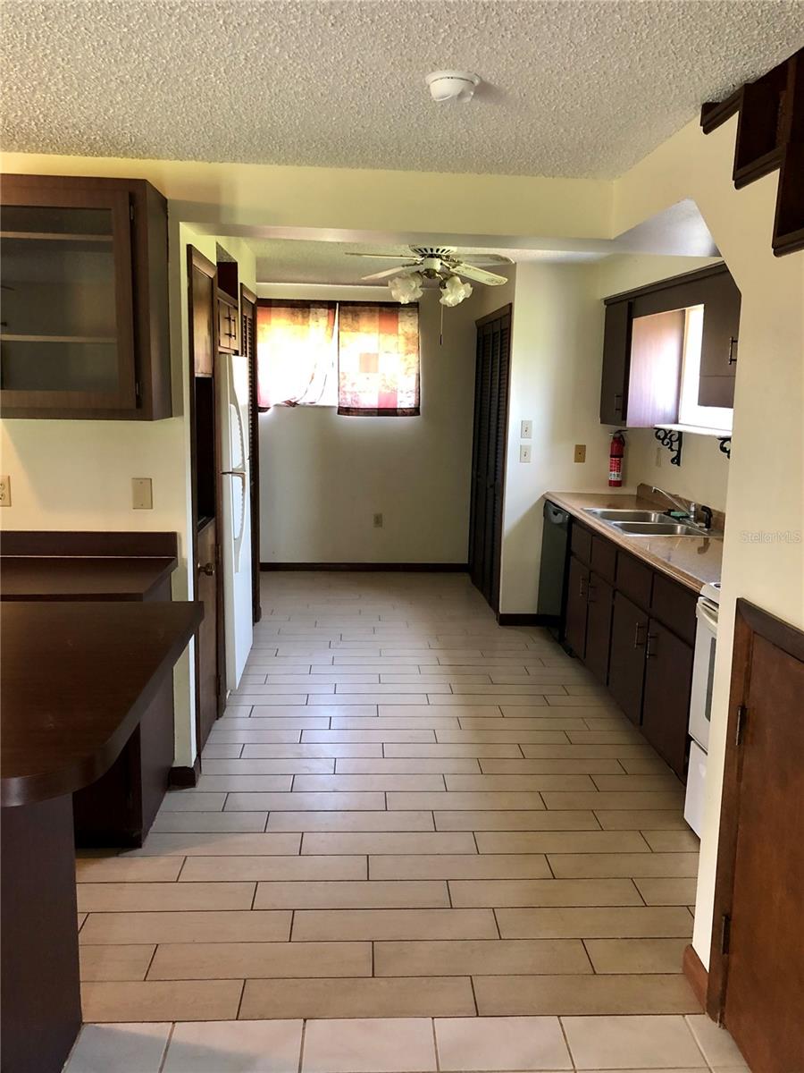 1003 DORA AVE, TAVARES, FL, 32778