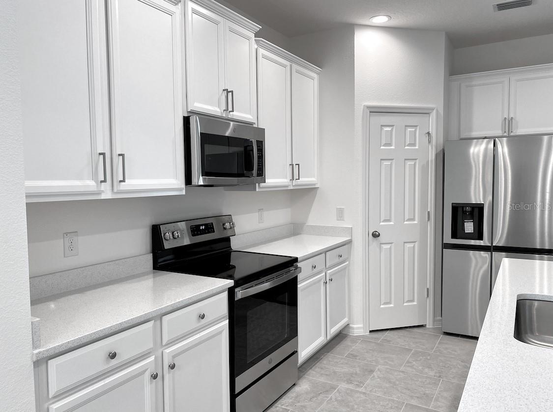 924 AVENAL LN, DAVENPORT, FL, 33837