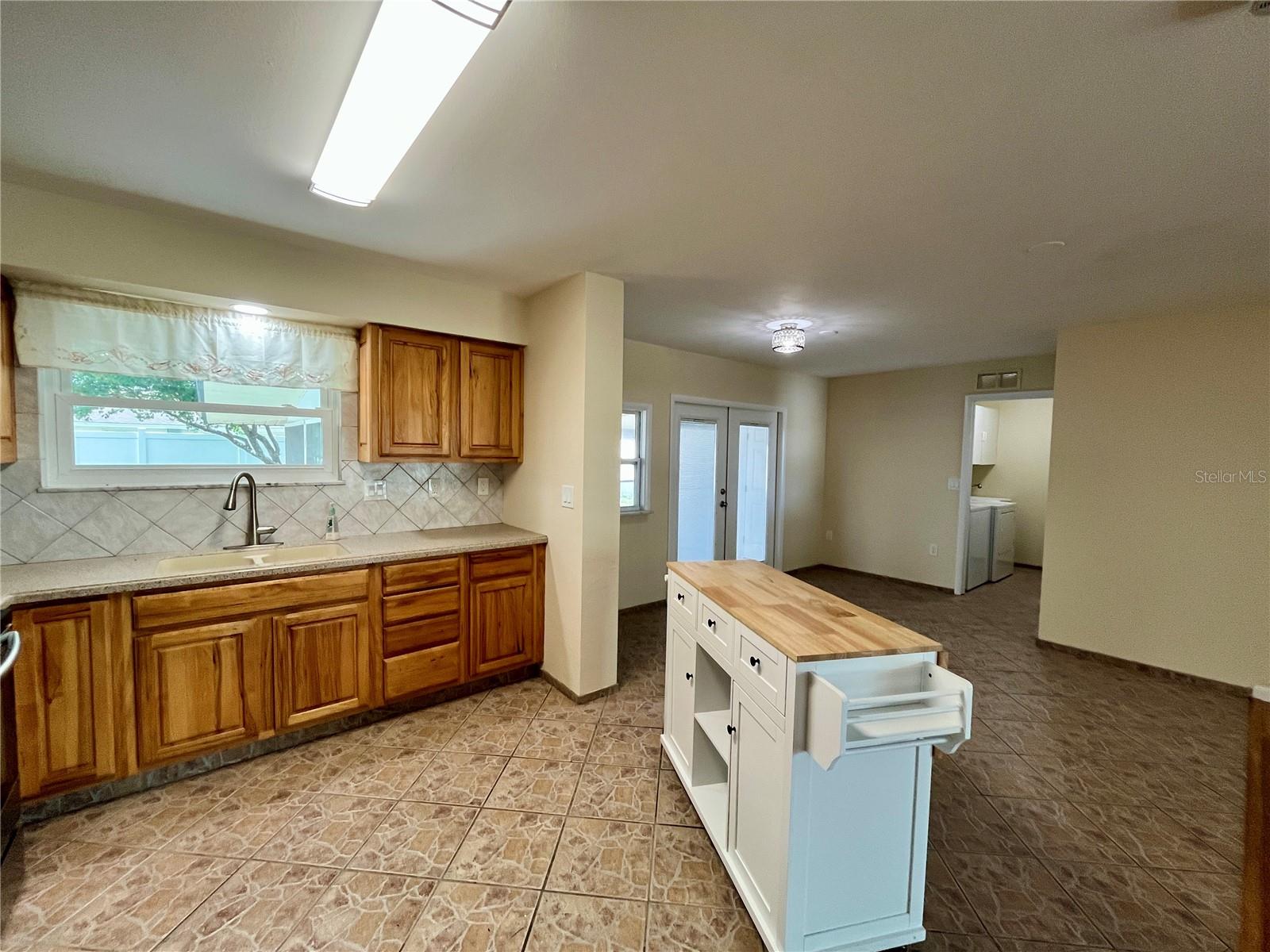 704 TORREY PINES AVE, SUN CITY CENTER, FL, 33573
