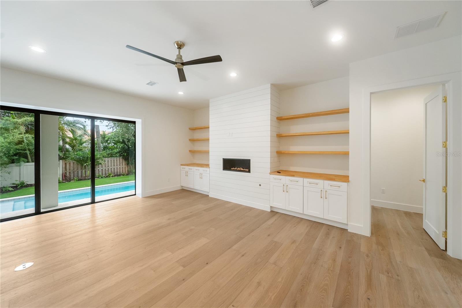 3800 FLORES AVE, SARASOTA, FL, 34239