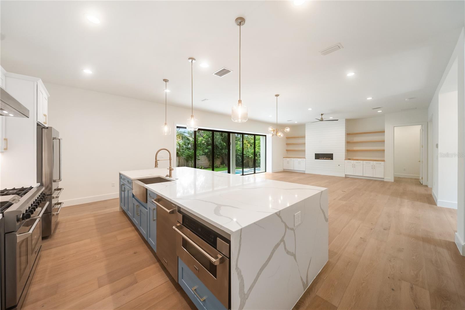 3800 FLORES AVE, SARASOTA, FL, 34239