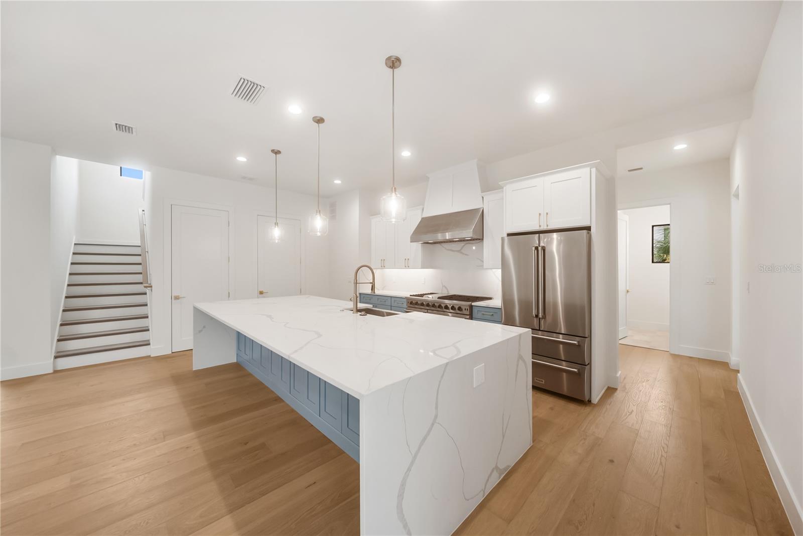 3800 FLORES AVE, SARASOTA, FL, 34239