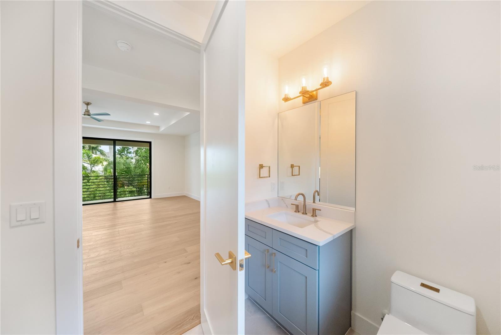 3800 FLORES AVE, SARASOTA, FL, 34239