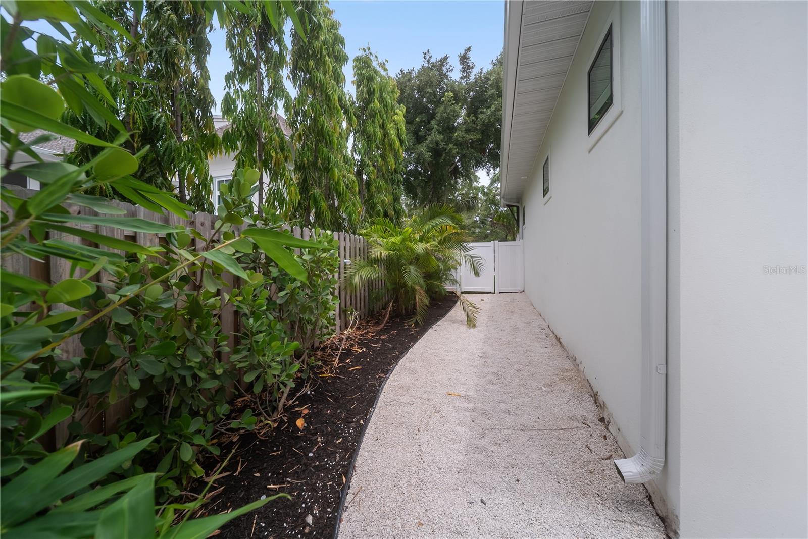 3800 FLORES AVE, SARASOTA, FL, 34239