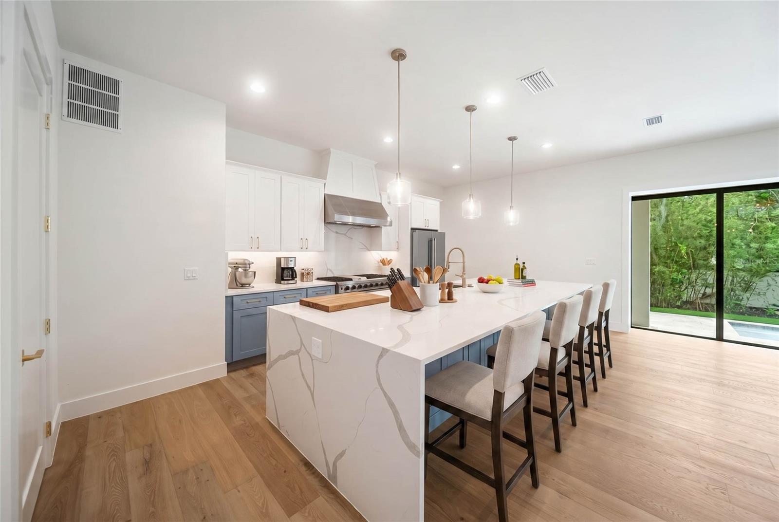 3800 FLORES AVE, SARASOTA, FL, 34239