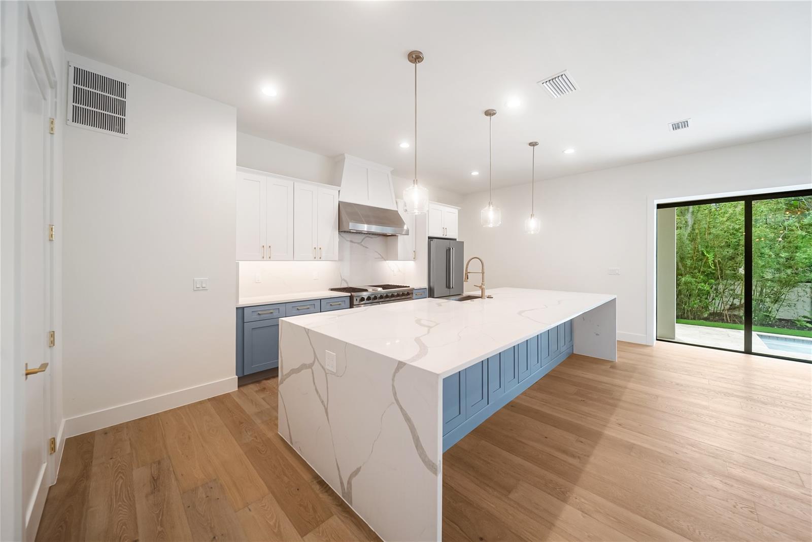 3800 FLORES AVE, SARASOTA, FL, 34239